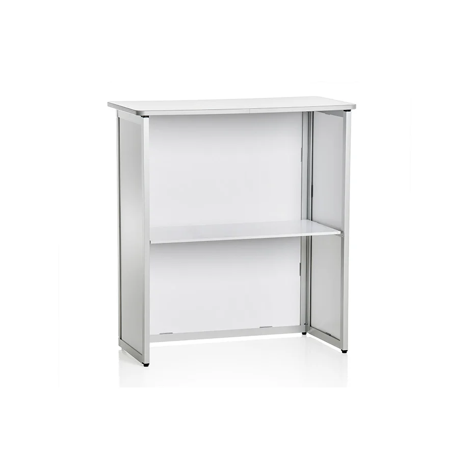 Rückseite einer faltbaren Messetheke mit Ablage, Stauraum und Aluminiumprofilen